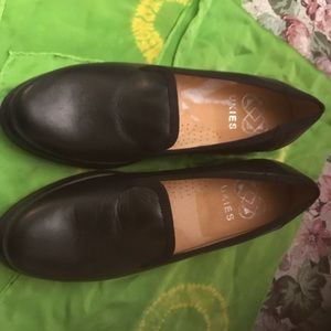 NWOB  Ukies woman’s Alexa shoes